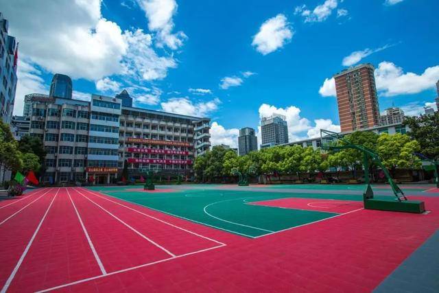 中考必看|贵阳市内18所省级示范性高中信息(附往年分数线)