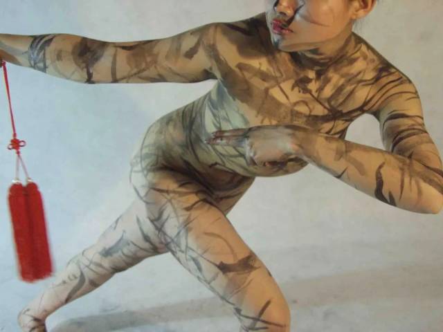 他第一个展览的前言也是我写的