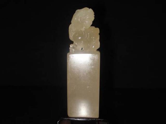 >>>> 水晶冻石 水晶冻石是因为这种寿山石透明度好,没有浑浊感,如水晶