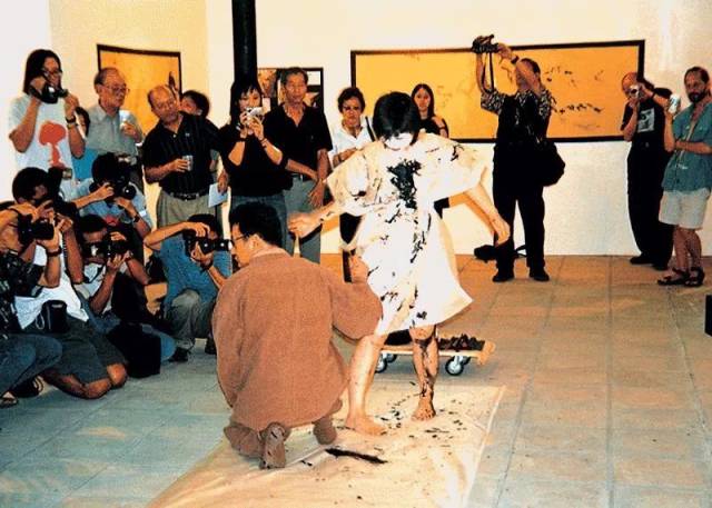 他第一个展览的前言也是我写的