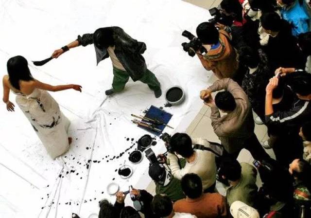 他第一个展览的前言也是我写的