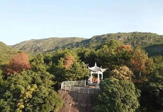 山中还有炼丹岩,青嶂峰等福泉前八景和双象巡山,丹凤朝阳等福泉后八景