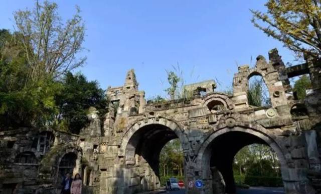 他第一个展览的前言也是我写的