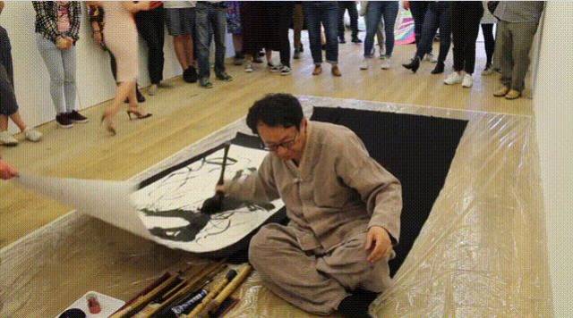 他第一个展览的前言也是我写的