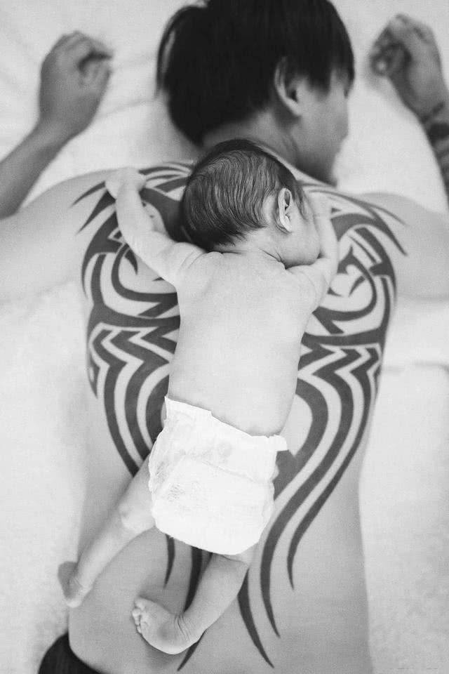 刁磊发文承认何洁生三胎而且很爱她,何洁晒全