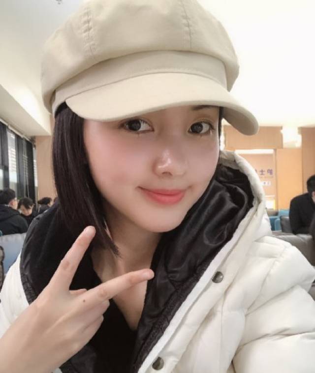 环球小姐选美入行,2015年在《太子妃升职记》中扮演陈良娣踏入影视圈