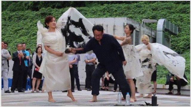 他第一个展览的前言也是我写的