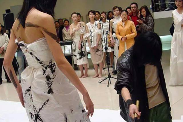 他第一个展览的前言也是我写的