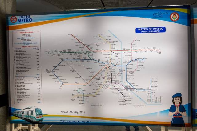 印度旅行实拍:德里的地铁线用颜色命名,机场专线比国内地铁豪华_手机