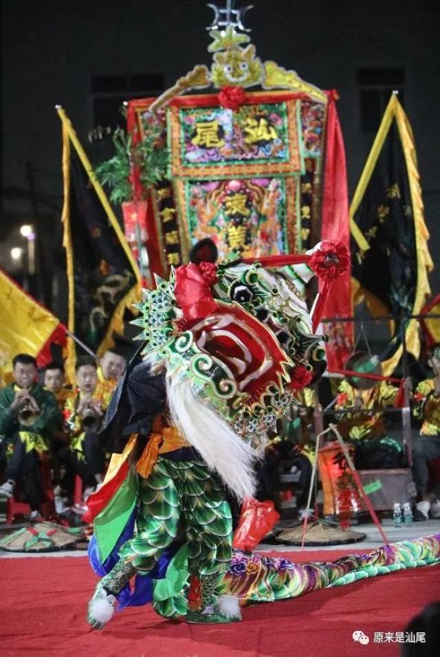 汕尾市城区德义堂舞狮团三十夜前往埔上墩乡开鼓