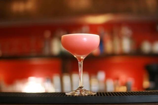 因美国电视剧《欲望都市》而迅速火爆的鸡尾酒
