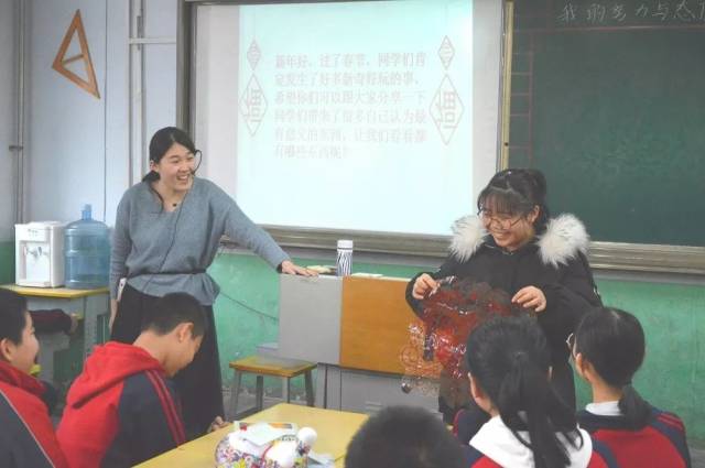 年味里的春天2月25日,临淄区实验中学初三十一班举行了"年味里的春天"