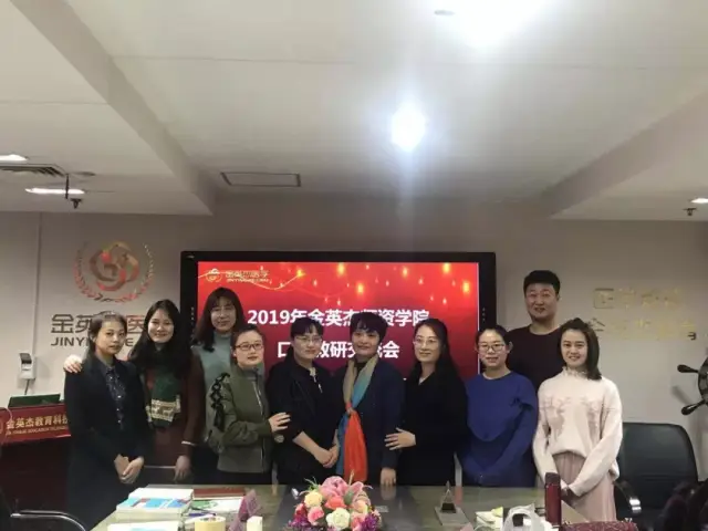 会议期间赵庆乐,熊均平等老师就相关课题展开交流,点评.