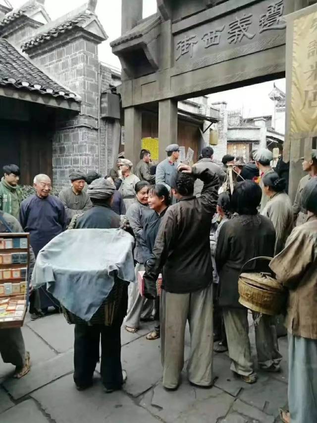 习水土城最近在拍电视剧,我要去围观当群演了!