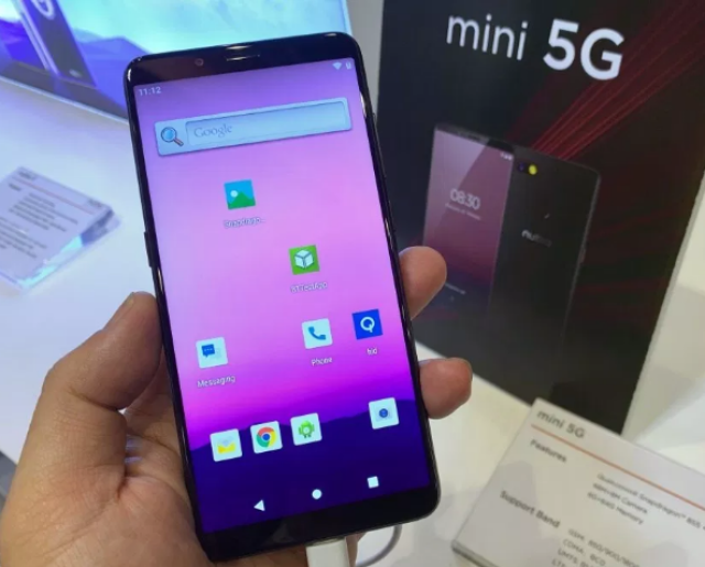 相较其他品牌手机,努比亚打造的首款5g连网手机mini 5g屏幕稍微小了一