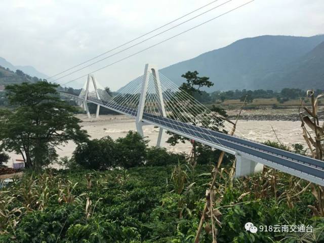 (在建中的勐古特大桥)