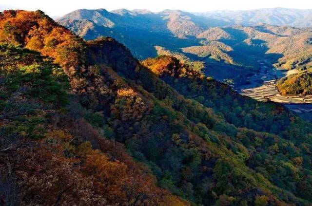 美景|中国有一座长白山余脉,俗称"鸡冠砬子,风景堪比阿尔卑斯山