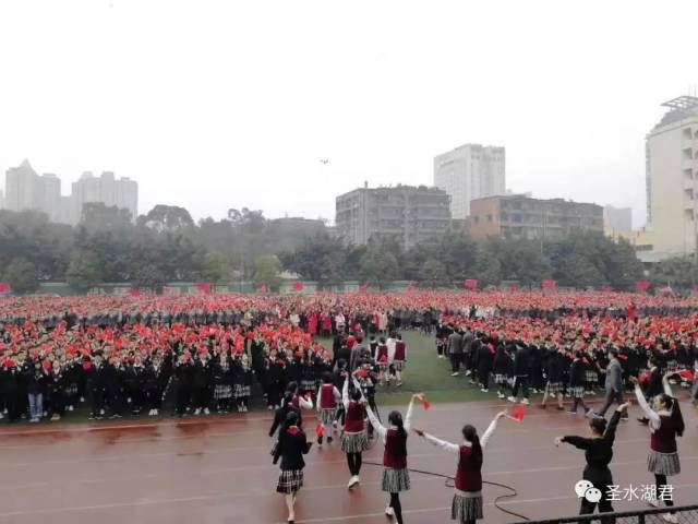 五洲小学吕凤斌副校长为孩子们带来了一堂精彩的"安全第一课",他在