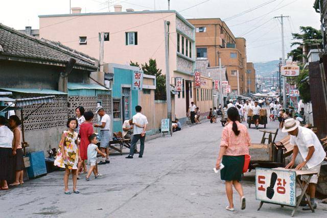 六十年代末韩国,原汁原味的街拍