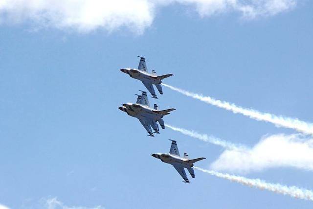 纸飞机飞行的空气动力学原理 88fe1b5796a34c5a9fee40b72d782beb.jpeg