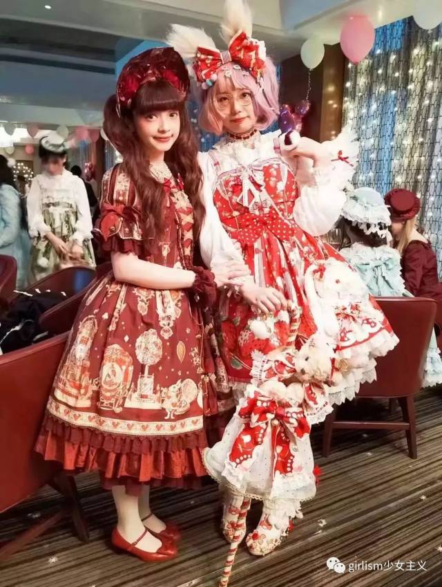 "39岁了,我会继续穿lolita."