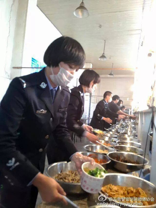 图片来源:云南警官学院微博协会 这么 美味又便宜的食堂 让同学们在