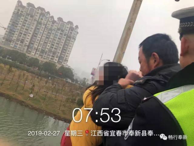 2月27日7时50分许,奉新县公安局交警大队城南中队辅警金林,洪玮在城南