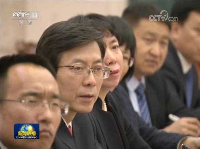 天管人李刚参加部分全国人大代表座谈会并作发