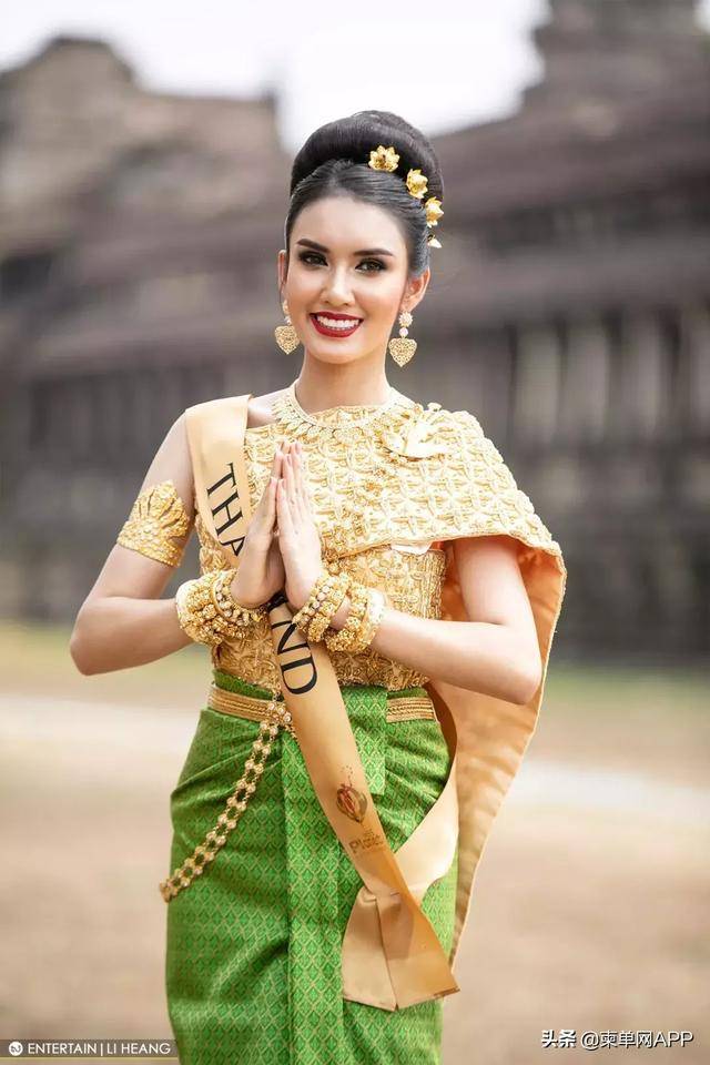 世界各地美女齐聚柬埔寨,身着柬式服装惊艳亮相吴哥窟