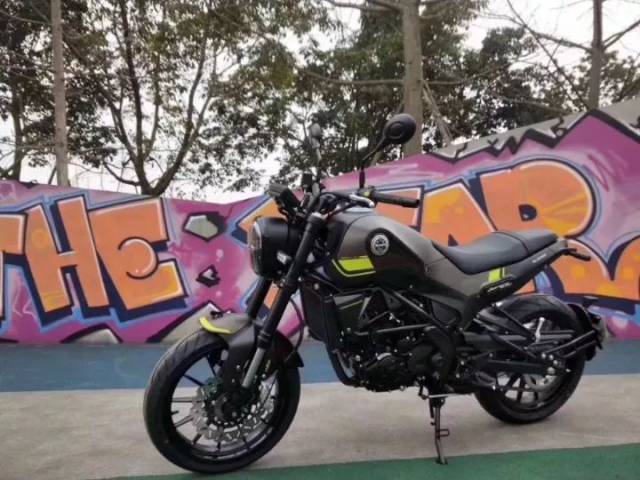 贝纳利幼狮250实车曝光,离上市不远了!象牌轮胎液晶仪表,将会标配ABS?