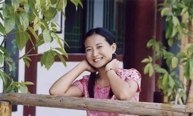 从校花到180斤大胖子，她一炮而红登上春晚，不