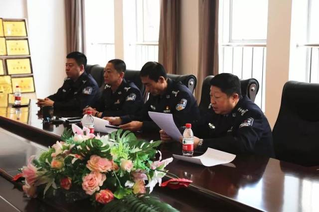 落实 "办事不求人"举措,2月28日下午,宝清县公安局在七楼党委会议室