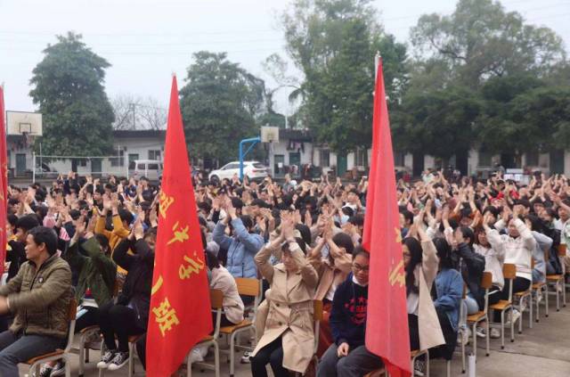 桂平市石咀中学举行2019届高考备考百日誓师大会.