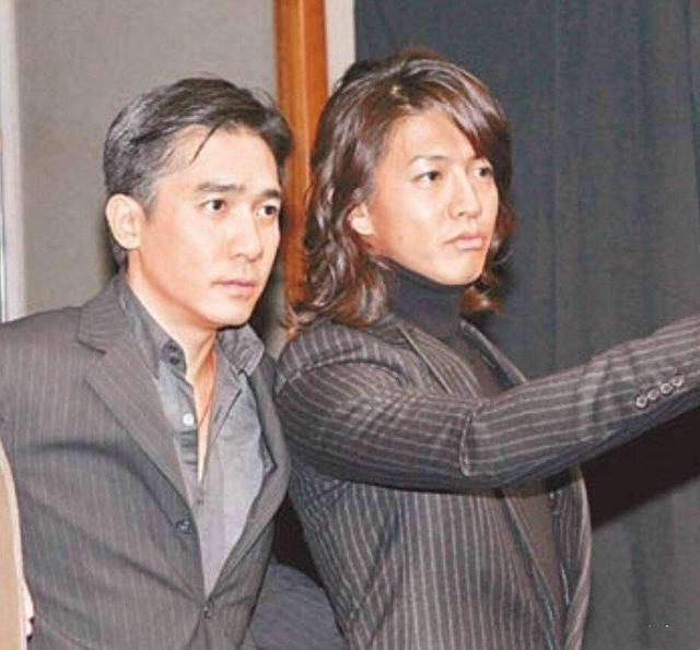 木村拓哉梁朝伟久违同框,逛街也能被偶遇,鲜肉不见褶子一片!