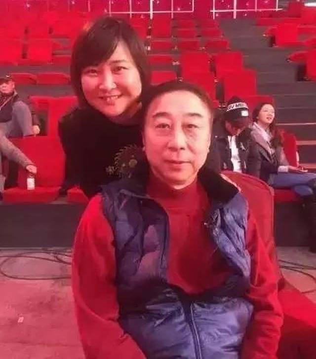 从校花到180斤大胖子，她一炮而红登上春晚，不