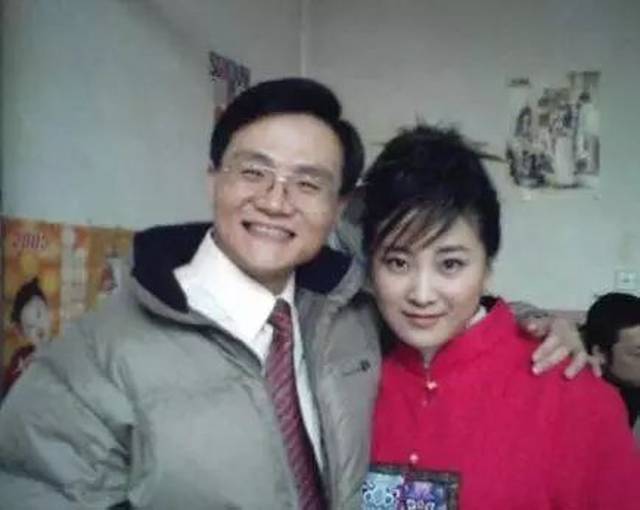 从校花到180斤大胖子，她一炮而红登上春晚，不