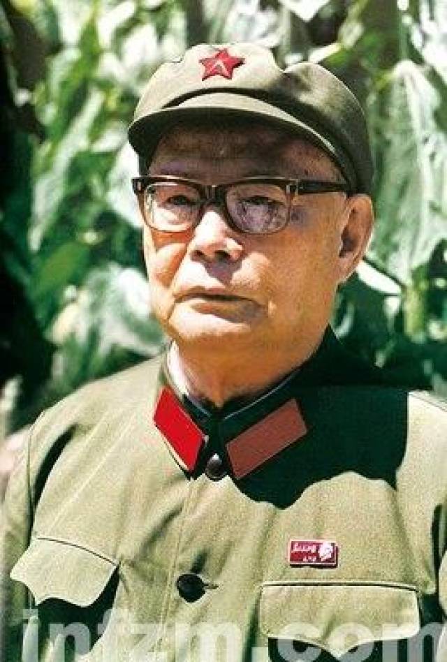 林彪事件后,毛泽东把军权交给叶剑英,但讨论重