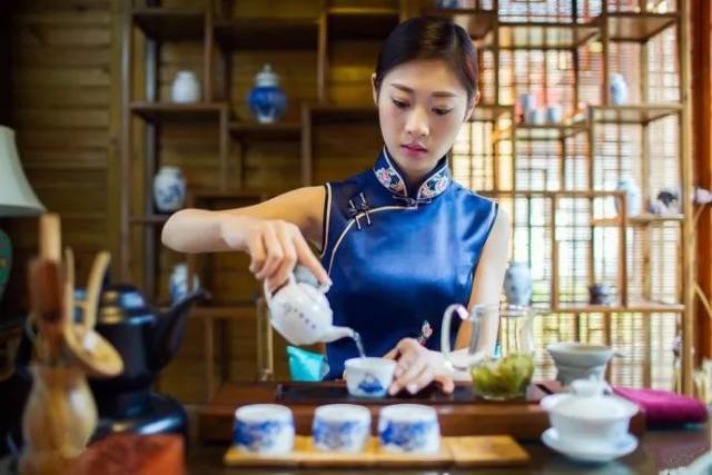 4.茶艺礼仪知识,茶具知识,泡茶用水,茶席设计. 5.