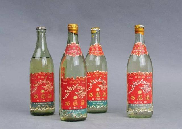 西凤酒 20世纪70年代前 1956年,开始使用"凤凰牌"商标(直到1987年).