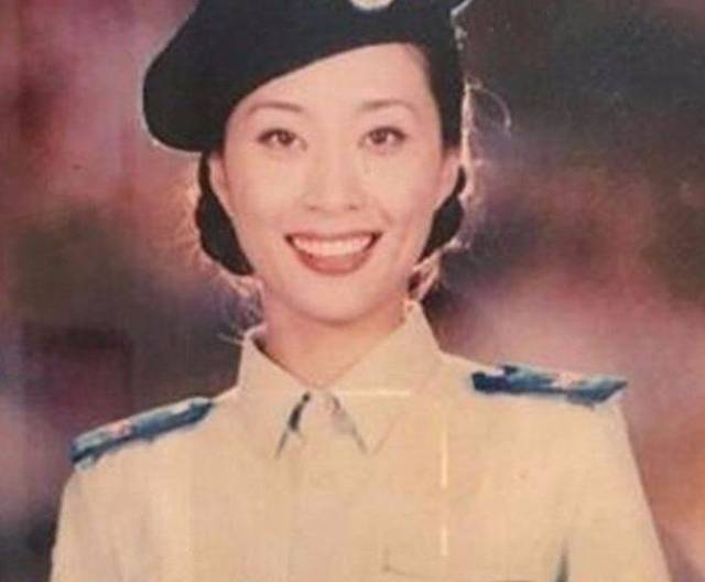 因丈夫离世淡出,五上春晚的笑星,曾销声匿迹,再婚时女儿11岁