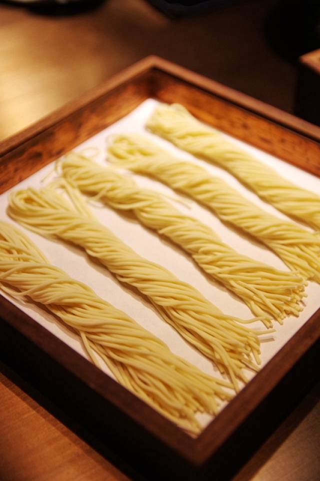 安溪炒面线,最后再来个牛油果甜品,很有品质环境很好的一家海景火锅店