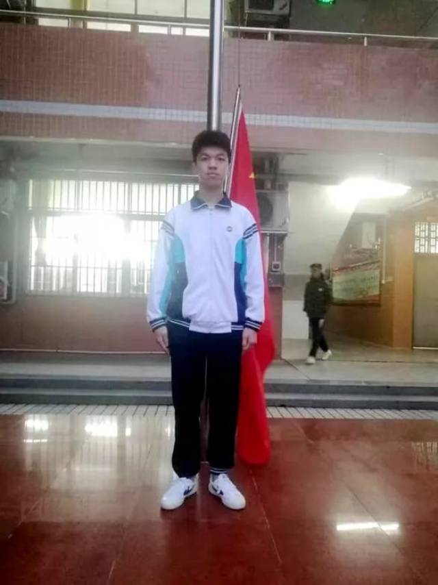 南海中学分校区第三周升旗礼——旗手介绍(高一6班)