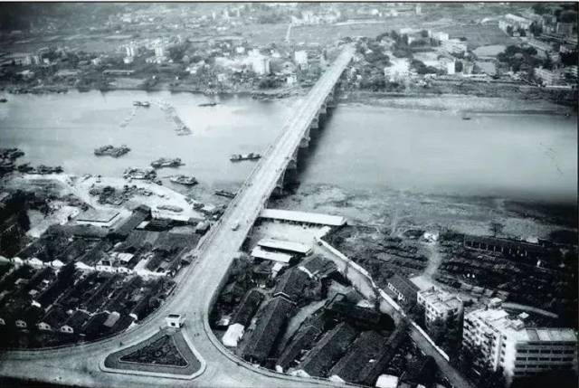 《一桥横跨(北江桥 麦国明 摄