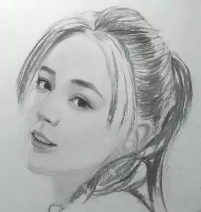 本次迪丽热巴的短期素描头像教程到这里就结束了,大家把胖迪都画成啥