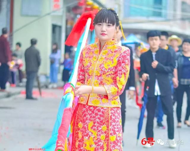 百年首次!潮南胪岗营老爷取消"男扮女装",美女标旗刷爆朋友圈!