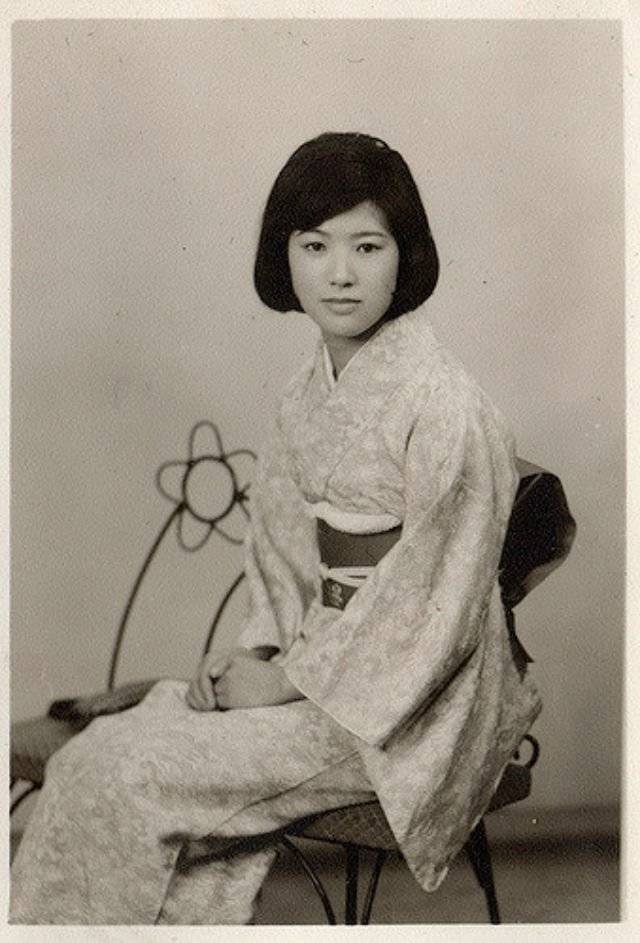 20世纪三四十年代日本女人罕见老照片,个个打扮时尚都很美丽