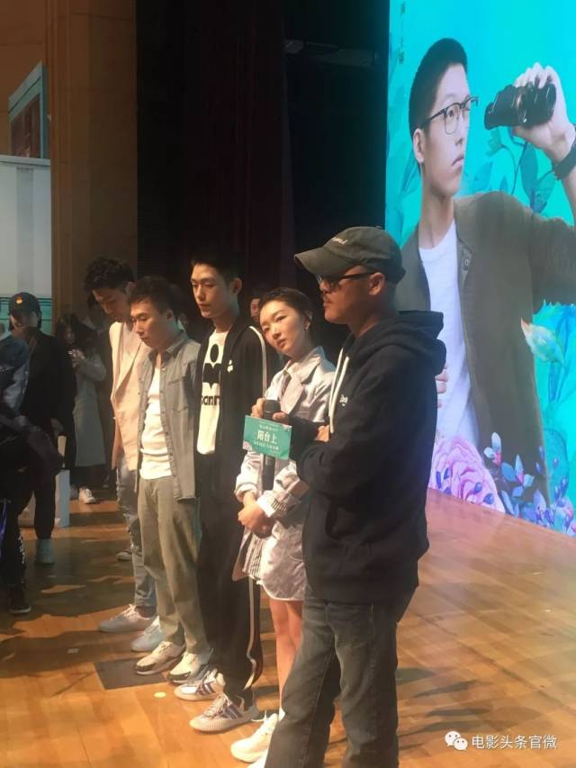 【影评】《阳台上》 :发布会成辩论会,周冬雨机