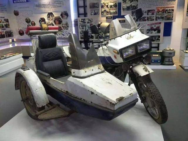 警用三轮(侉子)摩托车