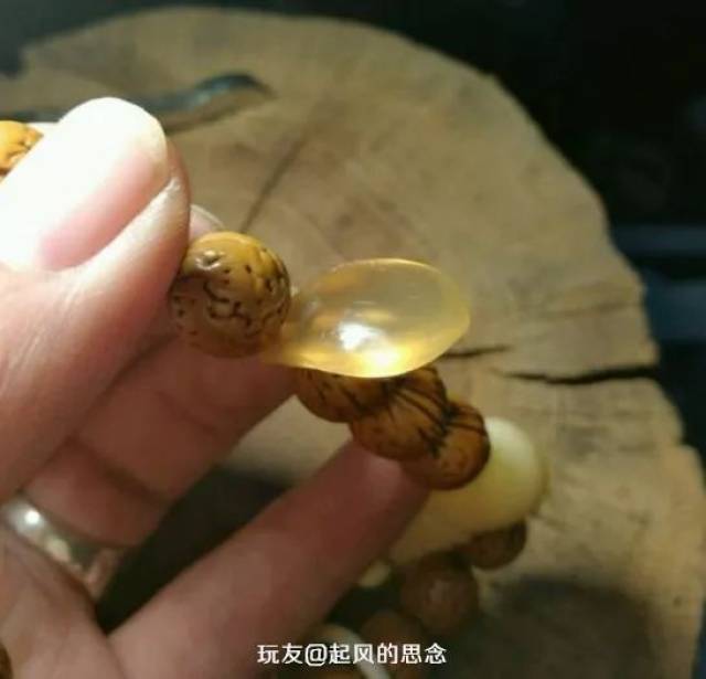 鱼惊石开片,比老蜜蜡还漂亮?