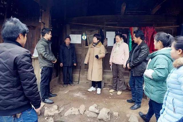 号召全体党员积极参与这次精准扶贫帮困工作中来,为打赢猪场乡乐咪营